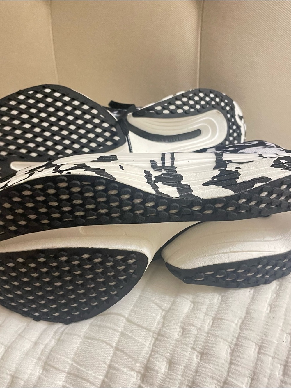 Mizuno wave rebellion proBlack & White Splatter Running Shoes - Picture 3 of 3